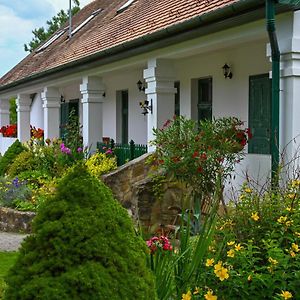 Bekolce Falubiro Vendeghaza B&B Exterior photo