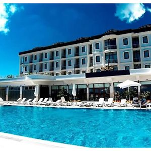 Westport Istanbul Resort & Spa Hotel 실리브리 Exterior photo