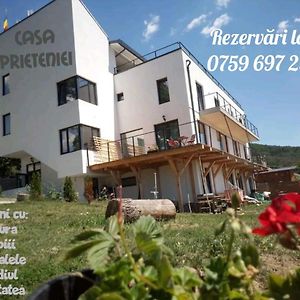 Casa Prieteniei - Apartament Cu Terasa - 3 Km 피아트라네암츠 Exterior photo