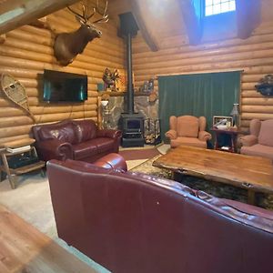 Cozy Alto Cabin On 2 Acres Near Fishing And Skiing! Exterior photo