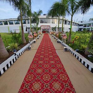 Raj Resort & Banquets 바피 Exterior photo