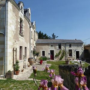 Vaudelnay Le Clos De La Pinsonniere B&B Exterior photo