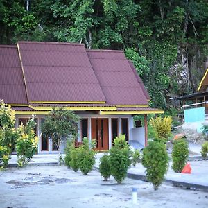 Amoryg Resort And Dive Raja Ampat Pulau Mansuar Exterior photo