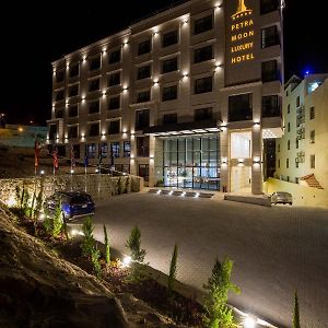 Petra Moon Luxury Hotel 와디무사 Exterior photo