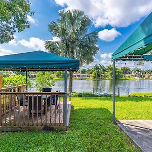Private Lakefront Home In Miami/Pembroke 팸브룩파인스 Exterior photo