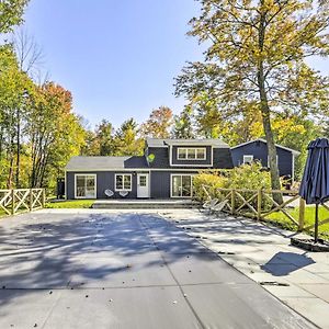 Kent Modern Escape With Fire Pit, Near Lake Waramaug 빌라 Exterior photo