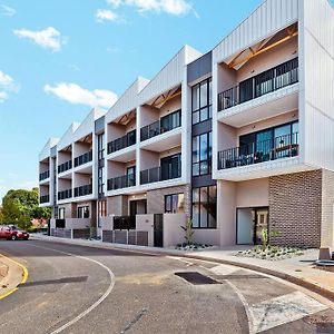 Port Adelaide Jewel On Jubilee - New 1 Bed Apt With Parking 아파트 Exterior photo
