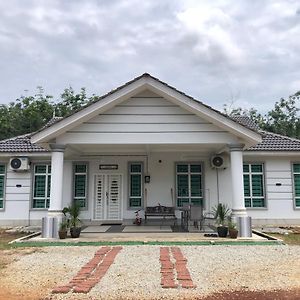 Rumah Putih Homestay 말라카 Exterior photo