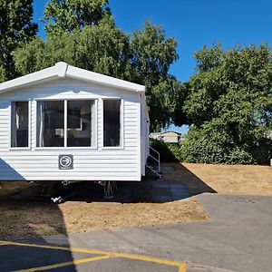 Beautiful 3-Bed Caravan At Rockley Park Poole 빌라 Exterior photo