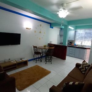 로조 Cozy Vacation Retreat With Free Parking 아파트 Exterior photo