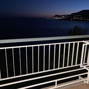 Cliffside Apartment With Stunning Riviera Views 벤티밀리아 Exterior photo