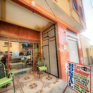 Hostal Luz Yhobimar 코파카바나 Exterior photo