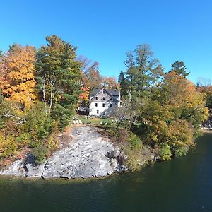 Lakehouse Inn 리 Exterior photo