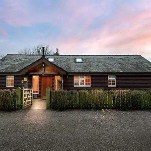 The Country Lodge At Hill House Farm Cheshire 타폴리 Exterior photo