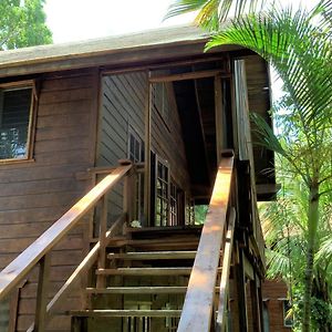 Sandy Bay Tropical Treehouse 아파트 Exterior photo