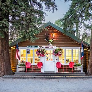 Log Cabin Motel 파인데일 Exterior photo