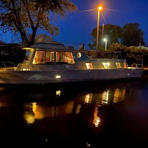 The Lily Pad Boatel Houseboat 호텔 Savanna Exterior photo