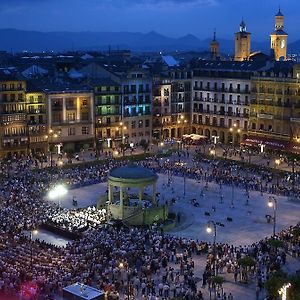 Iraipe Pamplona Hostal Auto Check-In 호텔 Exterior photo