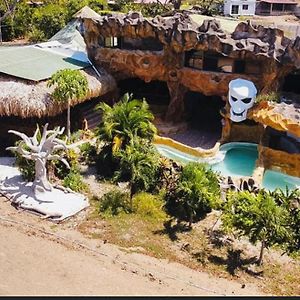 La Perla Negra Eco Pirate Resort 푼타레나스 Exterior photo