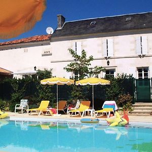 Saint-Cybardeaux Maison De Charme Avec Piscine Chauffee Et Jardin Prive, Ideale Pour Familles - Fr-1-653-85 빌라 Exterior photo