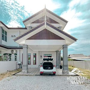 Homestay Nanny Teluk Ketapang 쿠알라트렝가누 Exterior photo