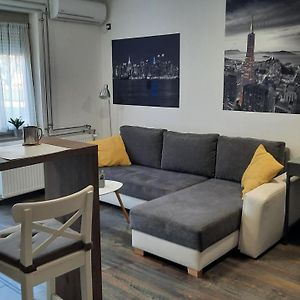 캐스포바 Pete Lajos Design Apartman 아파트 Exterior photo