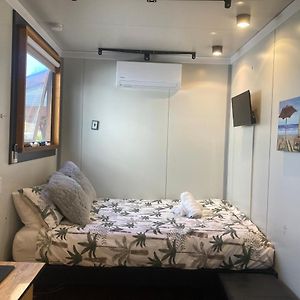 Beautiful Tiny House With Outdoor Area- Only 5 Minute Walk To The Beach! 호텔 Cape Paterson Exterior photo