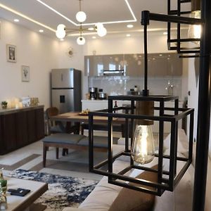 Luxurious And Central Apartment 2Br 할라파 Exterior photo