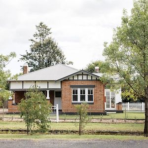 머지 Cheerful Kuzman Retreat 빌라 Exterior photo