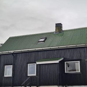 Hyggeligt Gammelt Hus I Vestmanna 빌라 Exterior photo