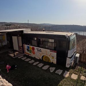 마즈달 샴스 The Bus 아파트 Exterior photo