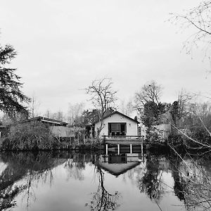 질 Rustig Gelegen Chalet Kapeki Met Tuin Aan Het Water 빌라 Exterior photo