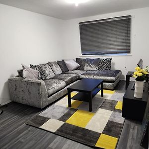 1 Bedroom Service Apartment With Netflix 웨스트 서록 Exterior photo