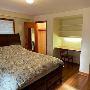J2 Pleasant Queens Size Room Near St. Peter'S Hospital & New Brunswick Downtown Exterior photo