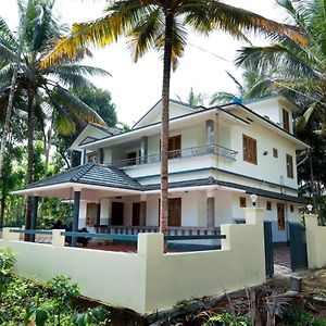 Crystal Palace Homestay - Near Kuruva Island - Wayanad 마난타바디 Exterior photo