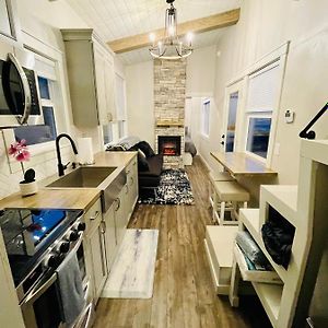 Delightful Tiny Home W/ 2 Beds And Indoor Fireplace 맥킨리빌 Exterior photo