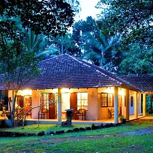 Arawwawala Captain'S Bungalow, Kandy 빌라 Exterior photo