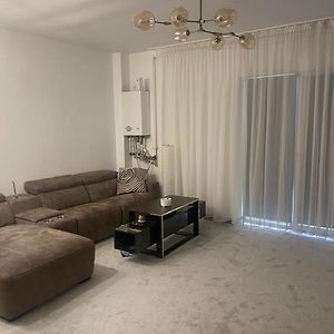 플로레스티 Apartament Cu Scara Interioara 아파트 Exterior photo