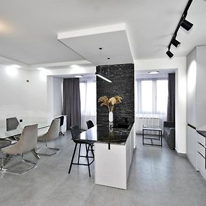 Luxury Apartment, 2 Bedrooms And 1 Living Room In Avan 예레반 Exterior photo