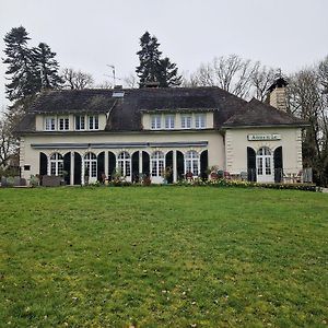 Aux Berges Du Lac De Mondon 호텔 Mailhac-sur-Benaize Exterior photo