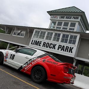 Salisbury Walk To The Outfield Of Lime Rock Park 아파트 Exterior photo