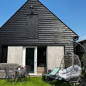 Quirky 1 Bedroom Barn On The River In 아룬델 Exterior photo