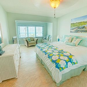 Sion Farm Gorgeous Ocean Views! Welcome To Bella Breeze! Beachfront 2Br 2Ba 아파트 Exterior photo