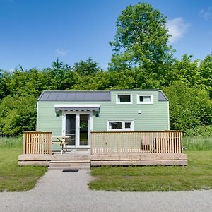 제이볼데 Green Tiny House With Shared Pool 빌라 Exterior photo