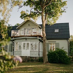 Juras Maja Ausekli 호텔 Kaltene Exterior photo