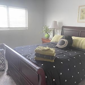 Miami Gallery #71 Gorgeous Full Size Bedroom With Shared Bathroom 옥스포드 Exterior photo