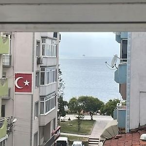 Gemlik Cadde Ustu, Deniz Manzarali Ferah Bir Daire 아파트 Exterior photo