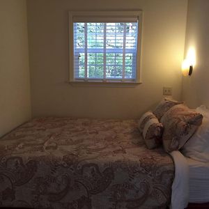 Golden Eagle Vacation Rentals - Orca Suite - Cottage #3 - Ada 트리니다드 Exterior photo