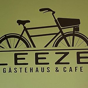 Gastehaus & Cafe Leeze 호텔 바트두르크하임 Exterior photo