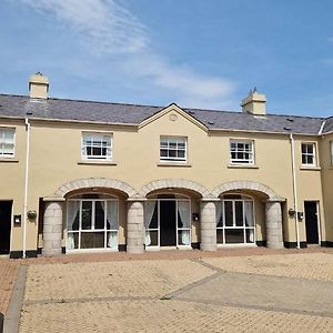 The Downshire Arms Apartments Hilltown 뉴리 Exterior photo